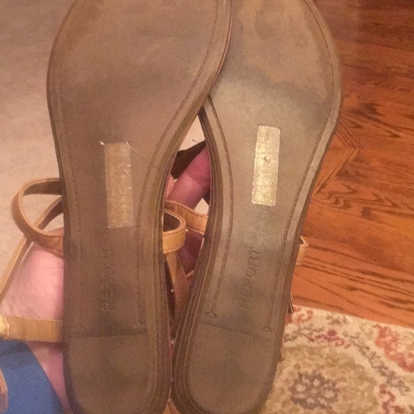Report Brand tan size 8 gently used sandals - Picture 7 of 8